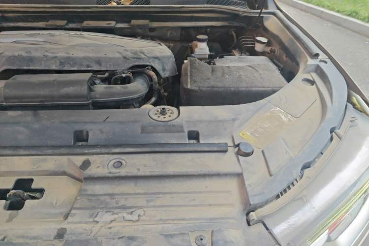 Used SAIC MAXUS D90  Engine Bay Left