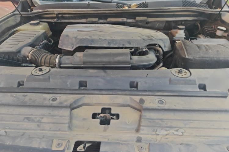 Used SAIC MAXUS D90  Engine Bay