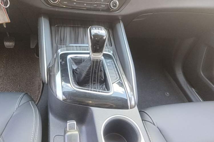 Used SAIC MAXUS D90 2017 2.0T Manual Two-Wheel Drive Mars Gear Lever
