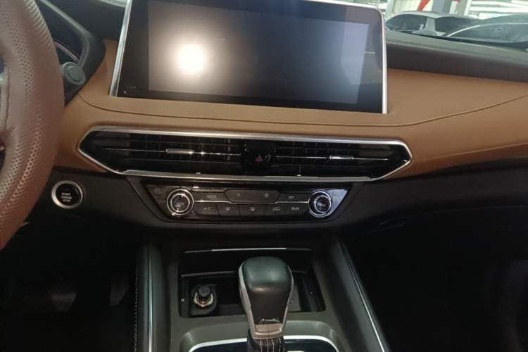 Used SAIC MAXUS D90 2017 2.0T Automatic Two-Wheel Drive Mercury Base Edition Audio And AC Panel