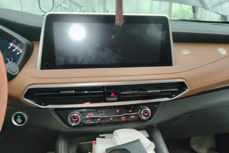 Used SAIC MAXUS D90 2017 2.0T Automatic Two-Wheel Drive Mercury Audio And AC Panel