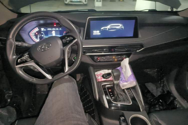 Used SAIC MAXUS D90 2017 2.0T Automatic Two-Wheel Drive Mercury Base Edition Center Console