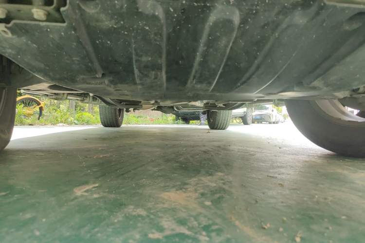 Used SAIC MAXUS D90 2017 2.0T Automatic Two-Wheel Drive Mercury Chassis Front