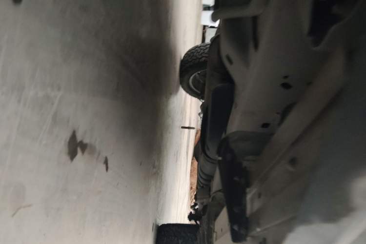 Used SAIC MAXUS D90 2017 2.0T Automatic Two-Wheel Drive Mercury Chassis Rear Right