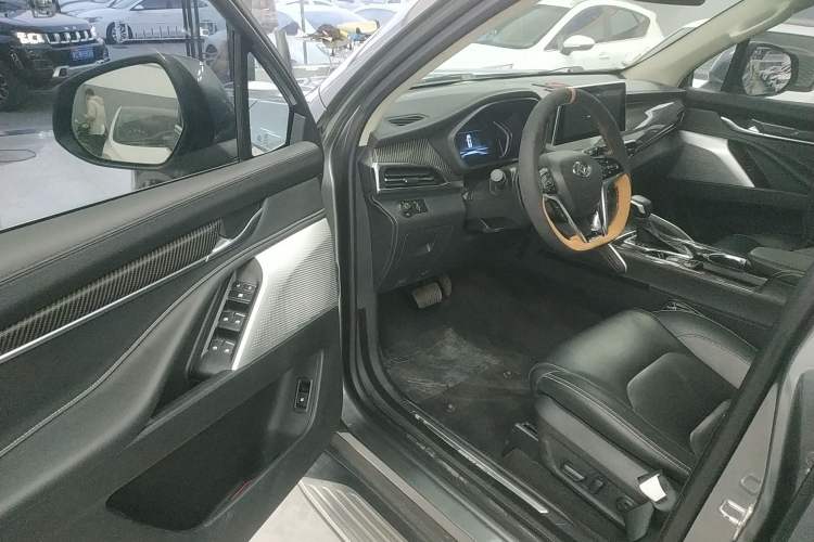 Used SAIC MAXUS D90 2017 2.0T Automatic Two-Wheel Drive - Uranus Driver Seat