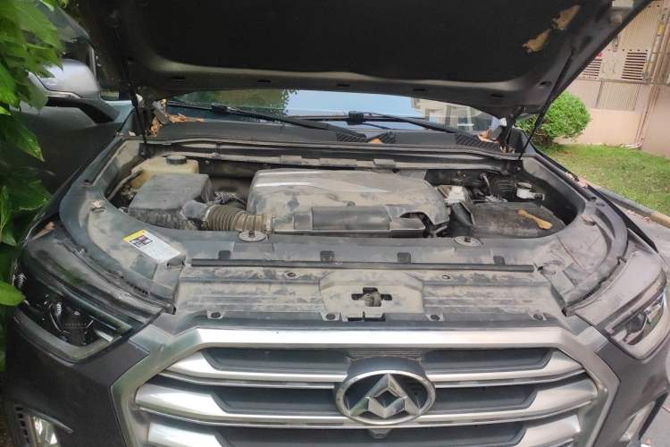 Used SAIC MAXUS D90  Engine Bay
