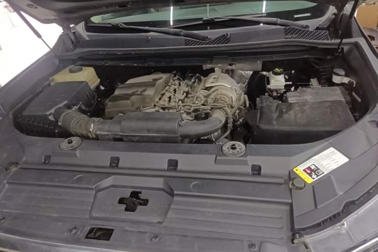 Used SAIC MAXUS D90 2017 2.0T Automatic Two-Wheel Drive Mercury Base Edition Engine Bay