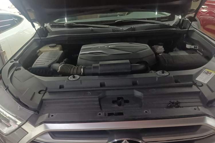 Used SAIC MAXUS D90 2017 2.0T Automatic All-Wheel Drive Sirius Engine Bay