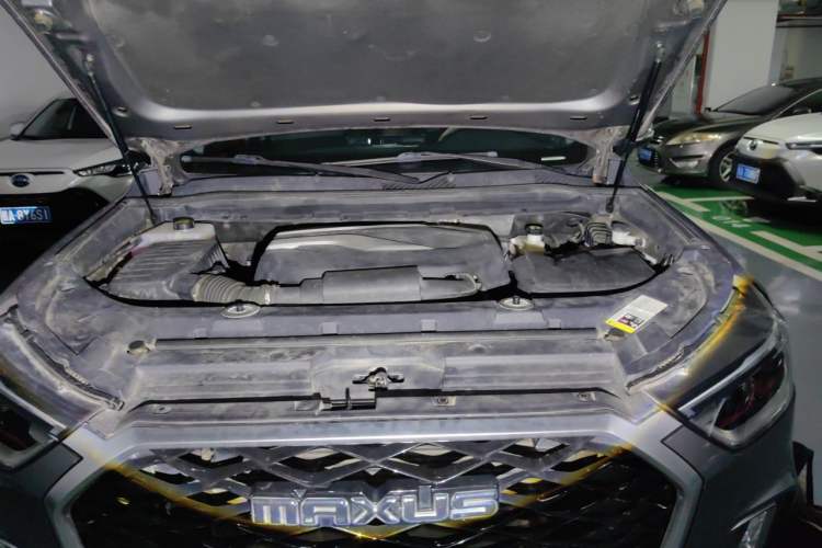 Used SAIC MAXUS D90 2017 2.0T Automatic All-Wheel Drive Sirius Engine Bay