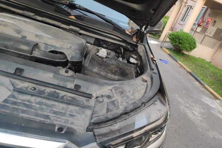 Used SAIC MAXUS D90  Engine Bay Left
