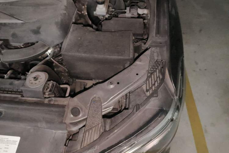 Used SAIC MAXUS D90 2017 2.0T Automatic Two-Wheel Drive Mercury Base Edition Engine Bay Left