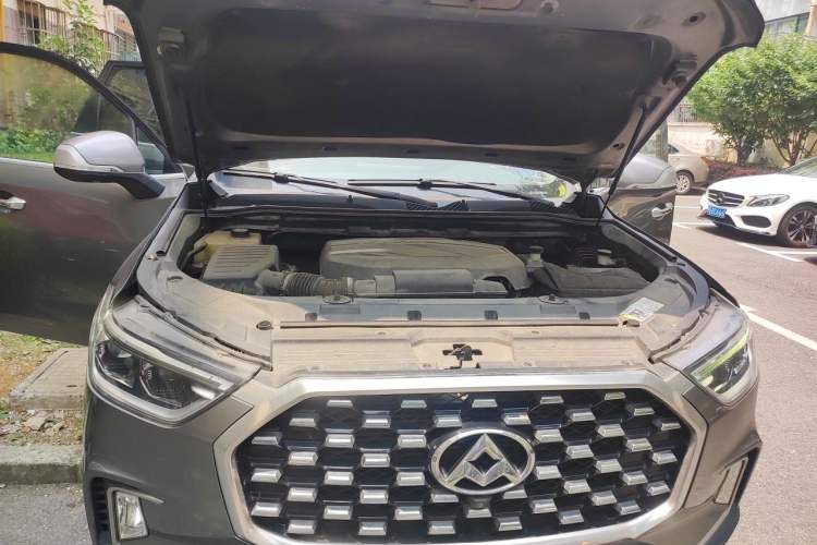 Used SAIC MAXUS D90 2017 2.0T Automatic All-Wheel Drive Sirius Engine Bay