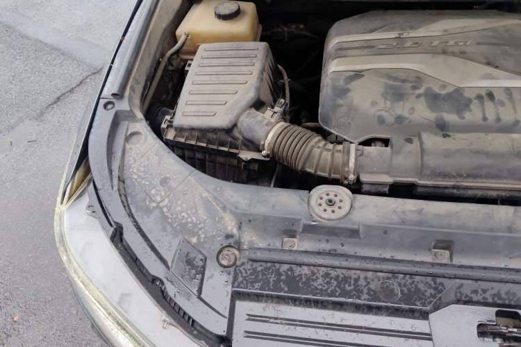 Used SAIC MAXUS D90 2017 2.0T Automatic Two-Wheel Drive - Uranus Engine Bay Right