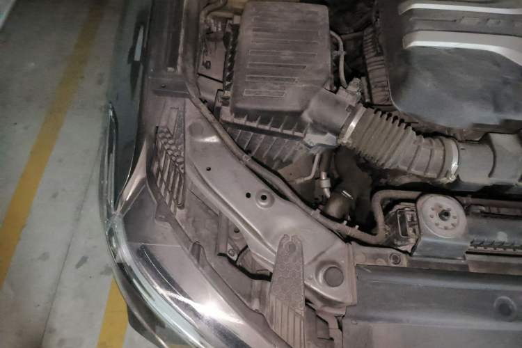 Used SAIC MAXUS D90 2017 2.0T Automatic Two-Wheel Drive Mercury Base Edition Engine Bay Right