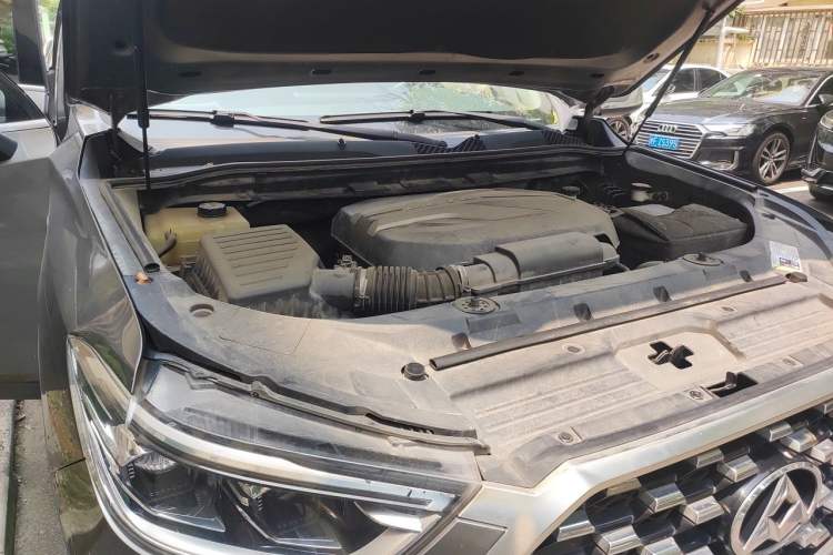 Used SAIC MAXUS D90 2017 2.0T Automatic All-Wheel Drive Sirius Engine Bay Right