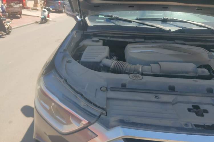 Used SAIC MAXUS D90 2017 2.0T Automatic All-Wheel Drive Sirius Engine Bay Right
