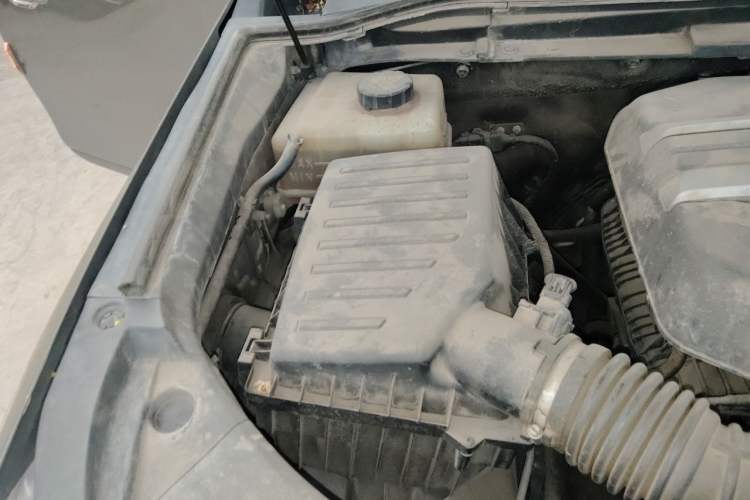 Used SAIC MAXUS D90 2017 2.0T Automatic Two-Wheel Drive Mercury Engine Bay Right