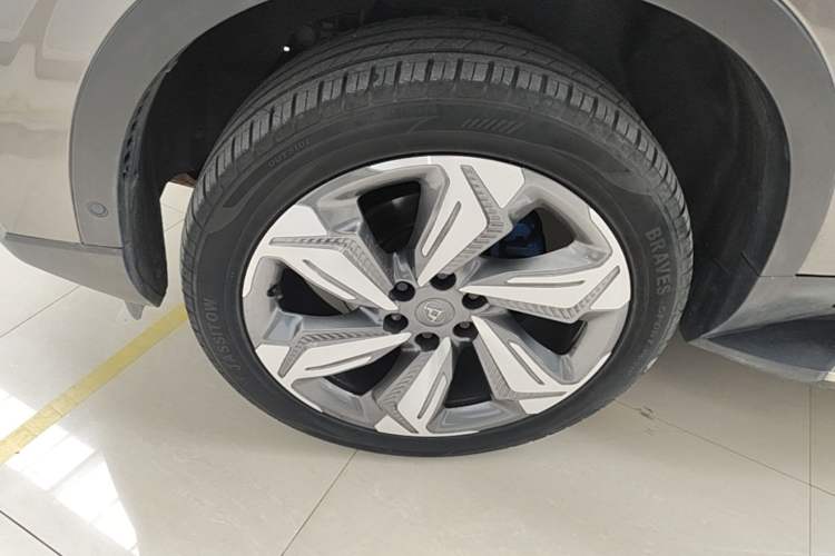 Used SAIC MAXUS D90 2017 2.0T Automatic All-Wheel Drive Sirius Exterior 4