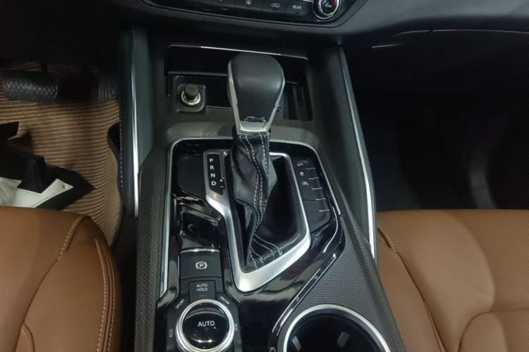Used SAIC MAXUS D90 2017 2.0T Automatic All-Wheel Drive Sirius Gear Lever