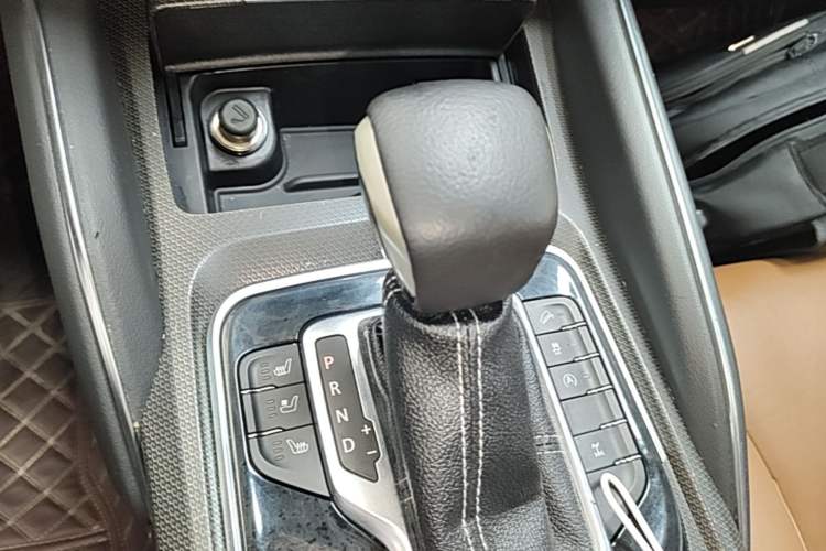 Used SAIC MAXUS D90 2017 2.0T Automatic All-Wheel Drive Sirius Gear Lever
