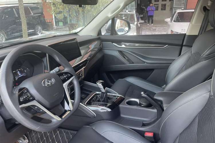 Used SAIC MAXUS D90 2017 2.0T Manual 4x4 Neptune Interior 1