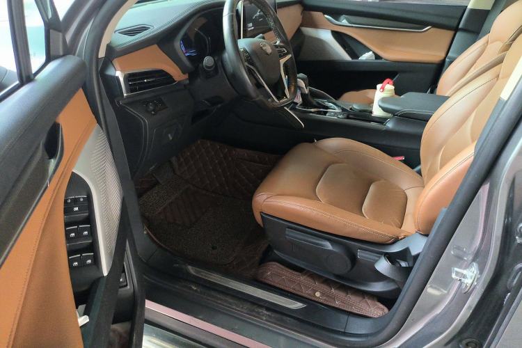 Used SAIC MAXUS D90 2017 2.0T Automatic Two-Wheel Drive Mercury Base Edition Interior 3