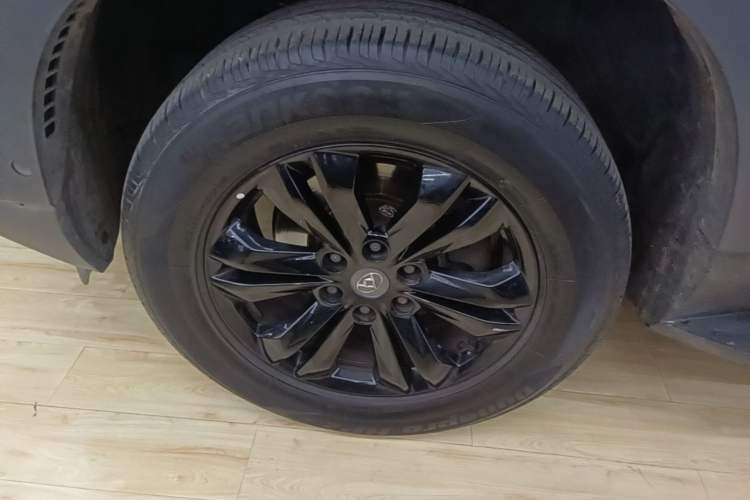 Used SAIC MAXUS D90 2017 2.0T Automatic Two-Wheel Drive Mercury Base Edition Left Front Wheel Hub