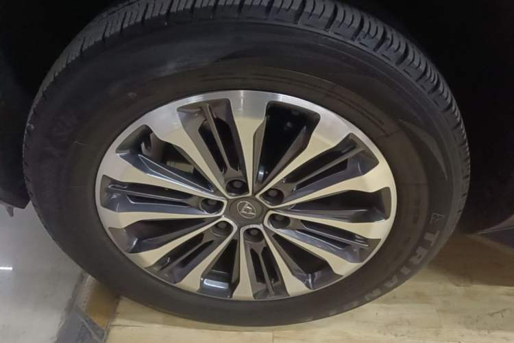 Used SAIC MAXUS D90 2017 2.0T Automatic All-Wheel Drive Sirius Left Front Wheel Hub