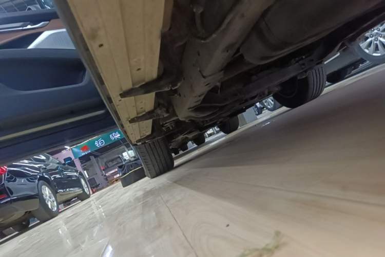 Used SAIC MAXUS D90 2017 2.0T Automatic Two-Wheel Drive Mercury Base Edition Left Side Sill