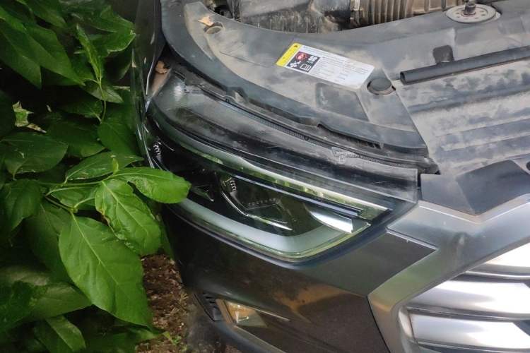 Used SAIC MAXUS D90  Right Front Headlight