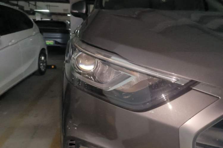 Used SAIC MAXUS D90 2017 2.0T Automatic Two-Wheel Drive Mercury Base Edition Right Front Headlight