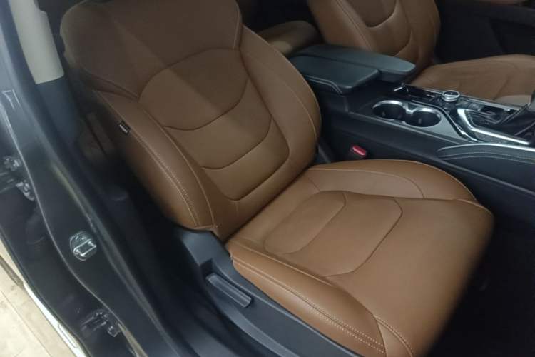 Used SAIC MAXUS D90 2017 2.0T Automatic All-Wheel Drive Sirius Right Front Seat