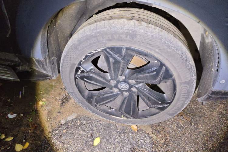 Used SAIC MAXUS D90 2017 2.0T Automatic All-Wheel Drive Sirius Right Front Wheel Hub