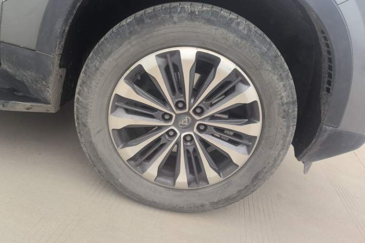 Used SAIC MAXUS D90 2017 2.0T Automatic Two-Wheel Drive Mercury Right Front Wheel Hub