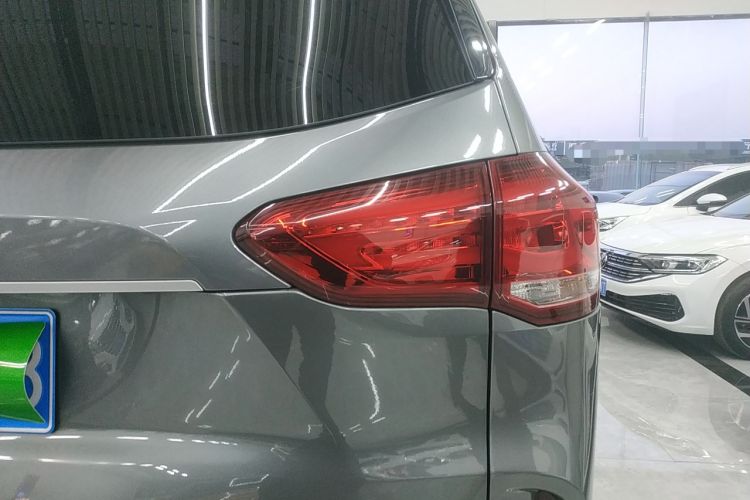 Used SAIC MAXUS D90 2017 2.0T Automatic Two-Wheel Drive - Uranus Right Rear Taillight
