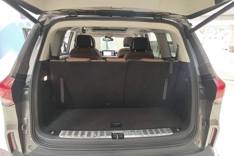 Used SAIC MAXUS D90 2017 2.0T Automatic All-Wheel Drive Sirius Trunk