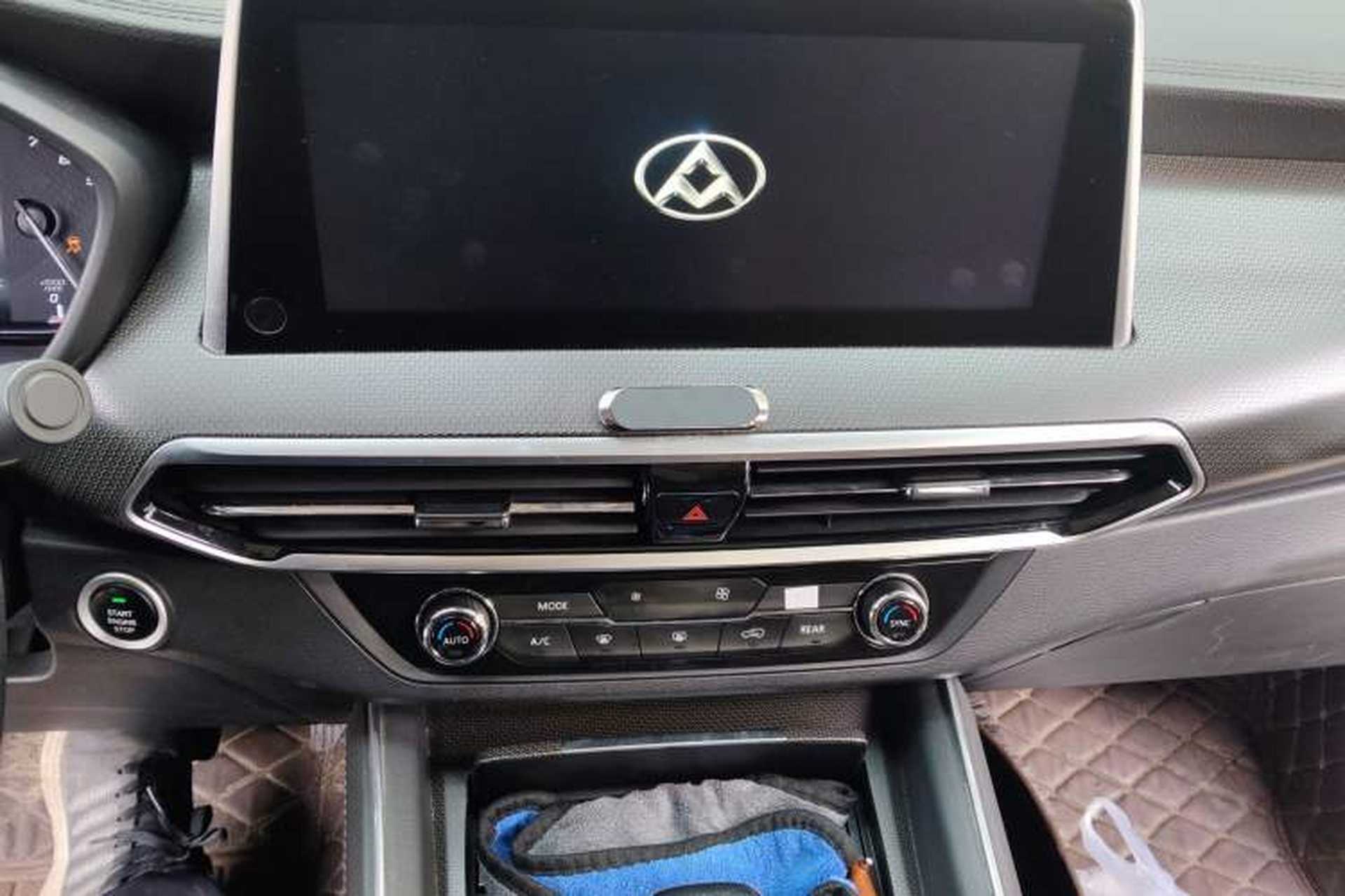 Used SAIC MAXUS D90 2017 2.0T Automatic Two-Wheel Drive Mercury Base Edition Audio And AC Panel