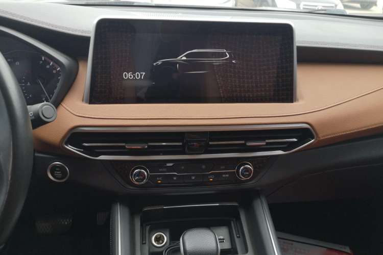 Used SAIC MAXUS D90 2017 2.0T Automatic All-Wheel Drive Sirius Audio And AC Panel