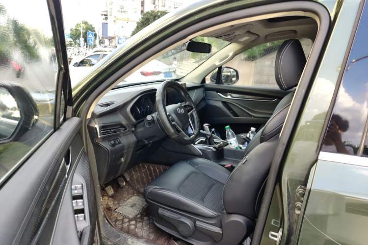 Used SAIC MAXUS D90 2017 2.0T Manual Two-Wheel Drive Mars Driver Seat
