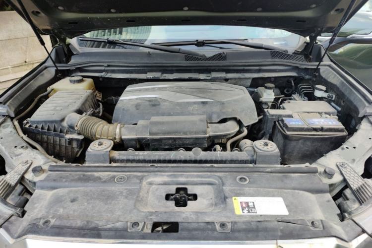 Used SAIC MAXUS D90 2017 2.0T Manual Two-Wheel Drive Mars Engine Bay