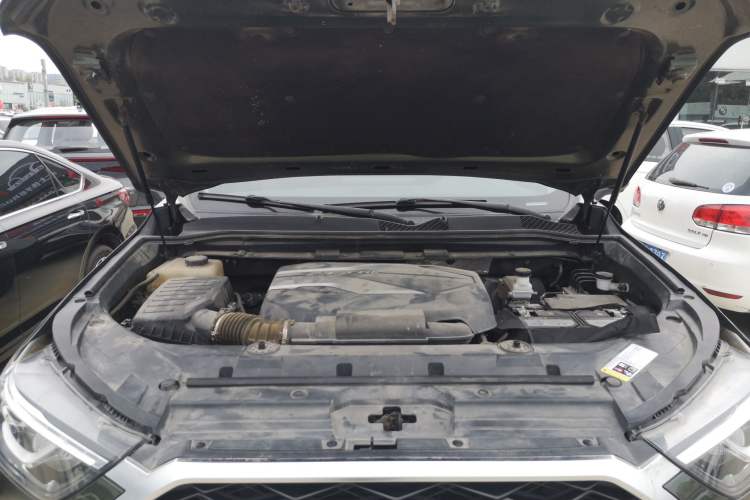Used SAIC MAXUS D90 2017 2.0T Automatic All-Wheel Drive Sirius Engine Bay