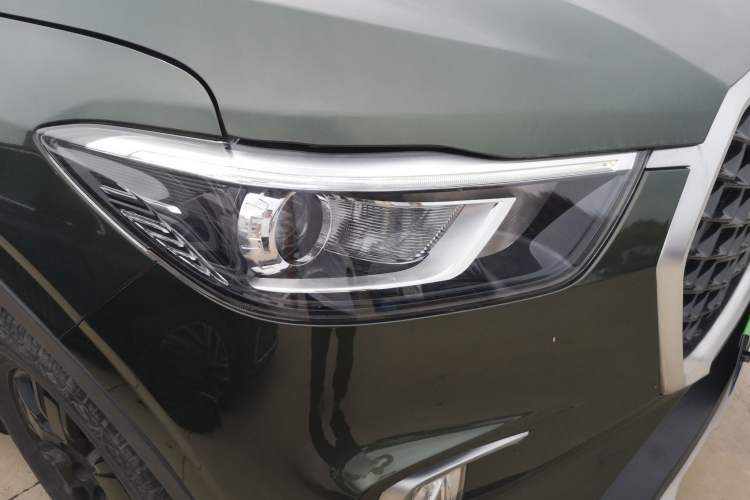 Used SAIC MAXUS D90 2017 2.0T Automatic All-Wheel Drive Sirius Right Front Headlight
