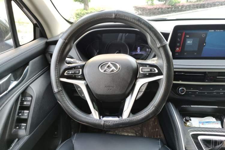 Used SAIC MAXUS D90 2017 2.0T Manual Two-Wheel Drive Mars Steering Wheel