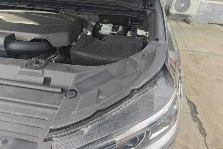 Used SAIC MAXUS D90 2017 2.0T Automatic All-Wheel Drive Sirius Engine Bay Left