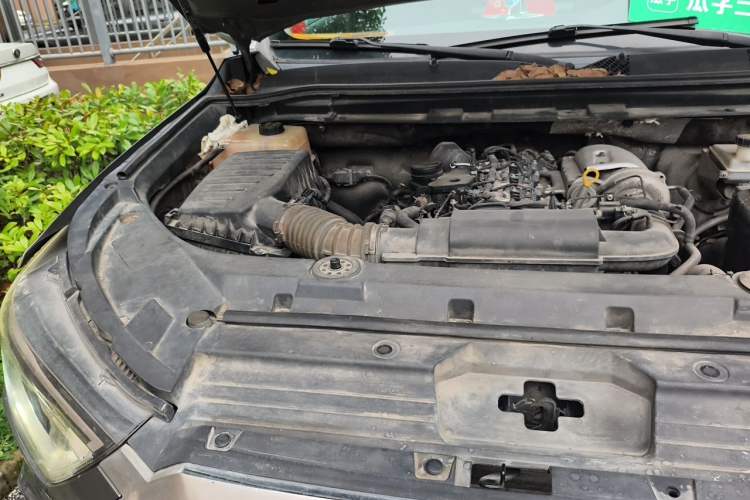 Used SAIC MAXUS D90 2017 2.0T Automatic Two-Wheel Drive Mercury Base Edition Engine Bay Right