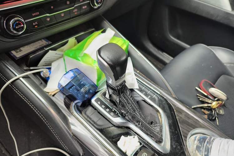 Used SAIC MAXUS D90 2017 2.0T Automatic Two-Wheel Drive Mercury Base Edition Gear Lever