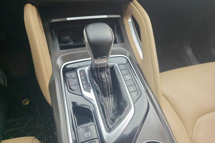 Used SAIC MAXUS D90 2017 2.0T Automatic All-Wheel Drive Sirius Gear Lever