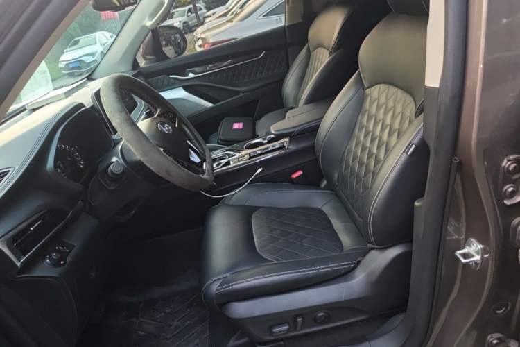 Used SAIC MAXUS D90 2017 2.0T Automatic Two-Wheel Drive - Uranus Left Front Seat