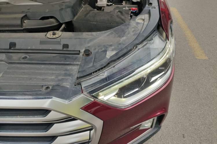 Used SAIC MAXUS D90 2017 2.0T Automatic Two-Wheel Drive - Uranus Engine Bay Left