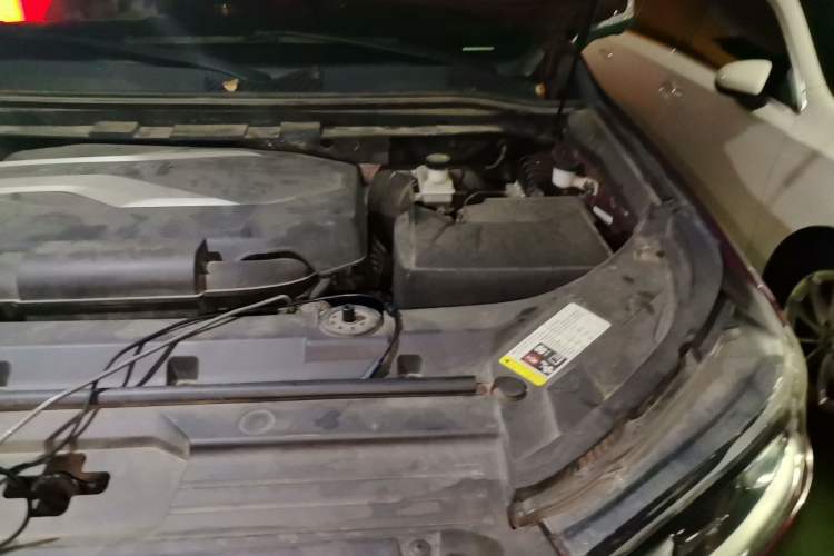 Used SAIC MAXUS D90 2017 2.0T Automatic All-Wheel Drive Sirius Engine Bay Left